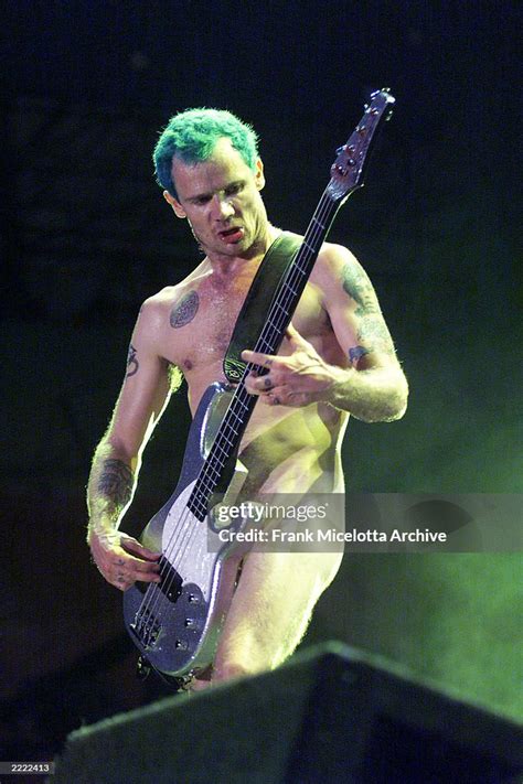 Red Hot Chili Peppers Naked On Stage With Milla Jovovich On